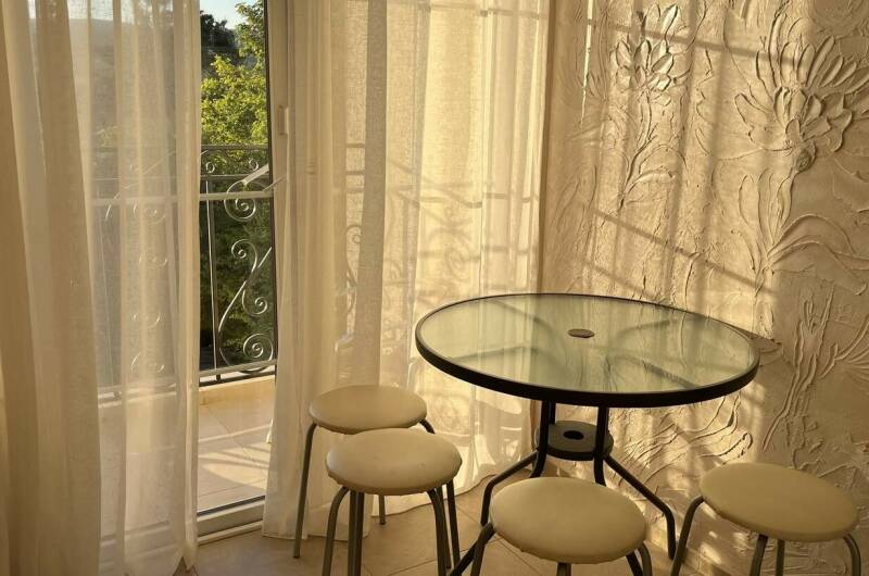 Апартаменты на 4-х человек с собственным двориком