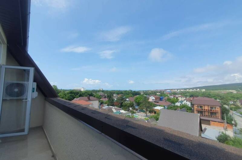 Апартаменты студия на 3-х с французским балконом