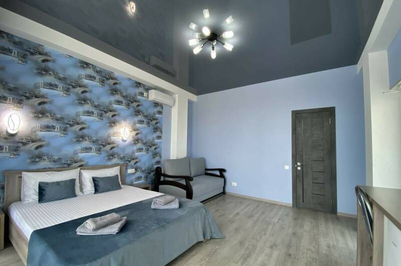 Номер «Комфорт+» с балконом (до 4 человек)