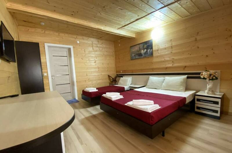 Трехместный номер Делюкс с балконом