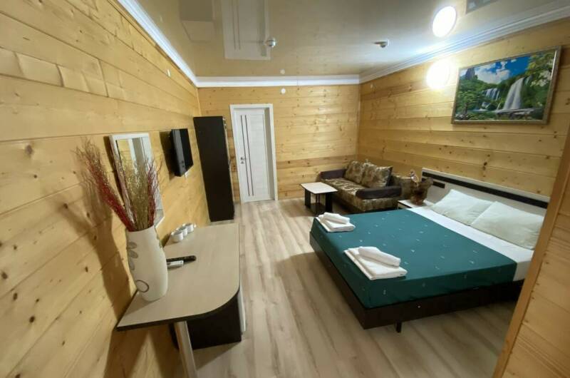 Четырехместный номер Делюкс с балконом