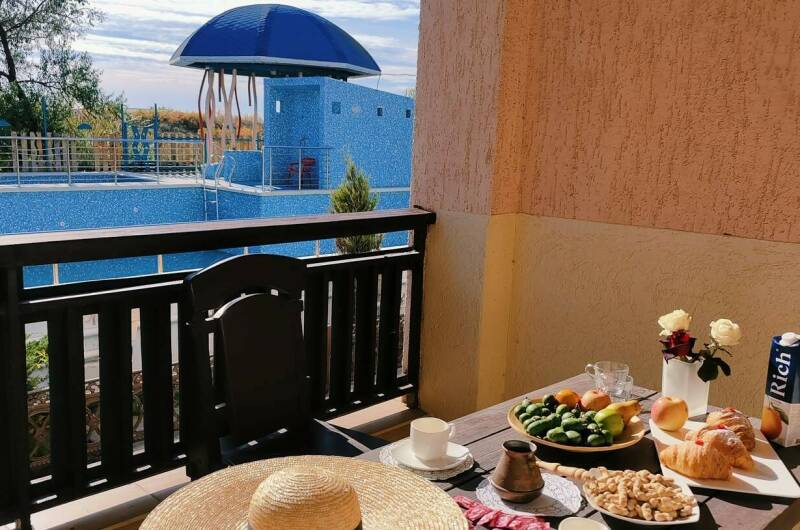 6ти мест. апартаменты, террасой и видом на бассейн