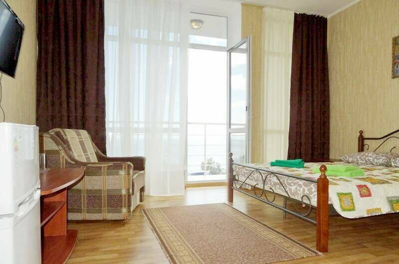 «3х-местный с видом на море»