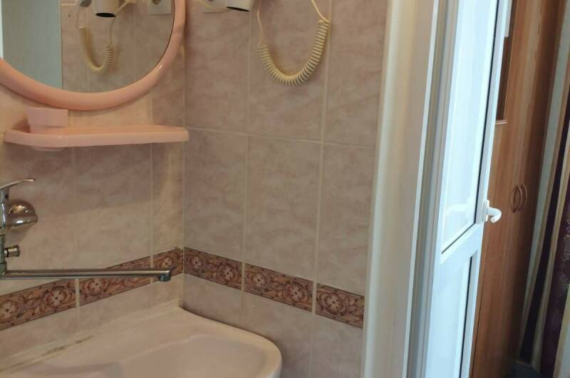 Номер 3-й -«Комфорт 3 местный» (1 этаж)