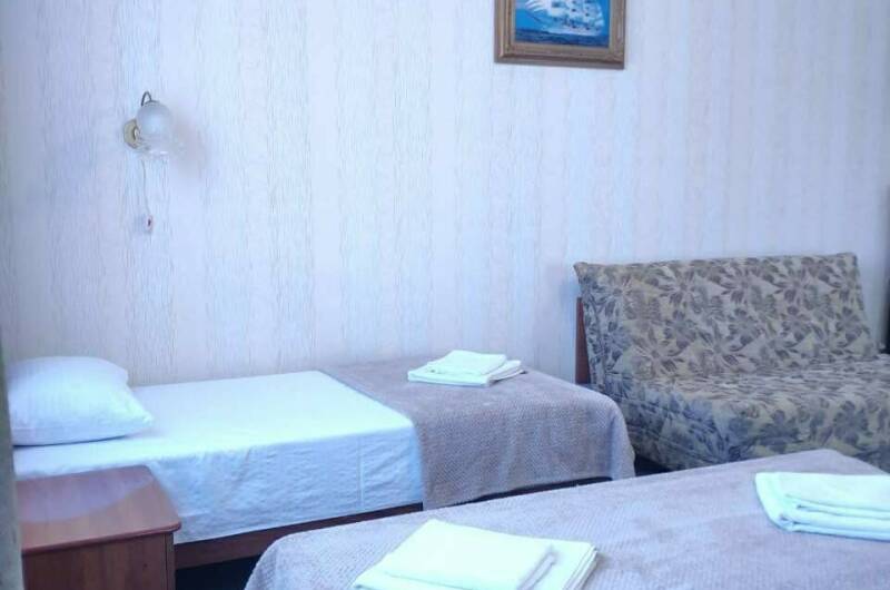 Номер 5-й — «Комфорт 4-местный» (2 этаж)