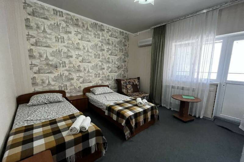 Номер 6-й — «Комфорт 3/2-местный» (2 этаж)