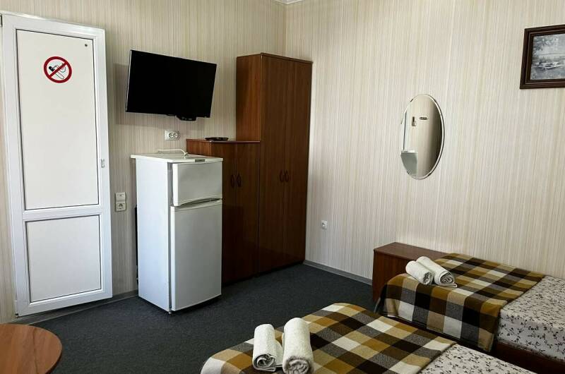 Номер 6-й — «Комфорт 3/2-местный» (2 этаж)