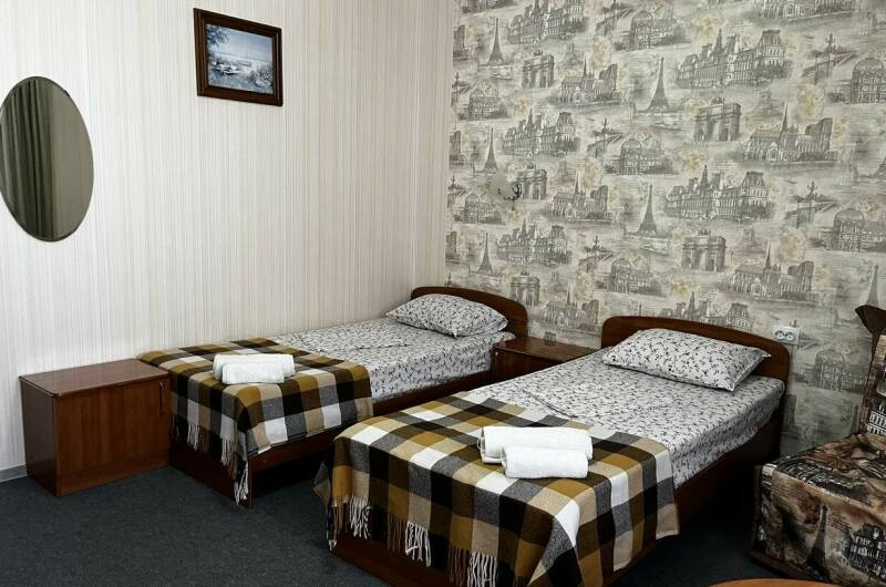 Номер 6-й — «Комфорт 3/2-местный» (2 этаж)