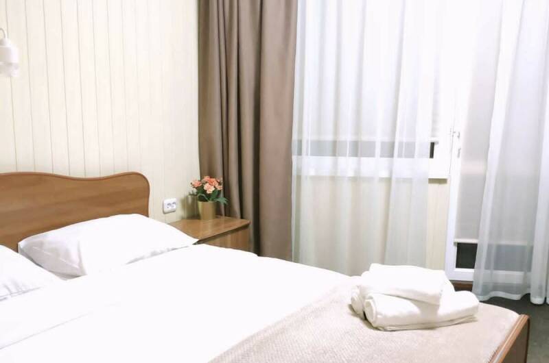 «Улучшенный 3-мест с балконом, выход на террасу»