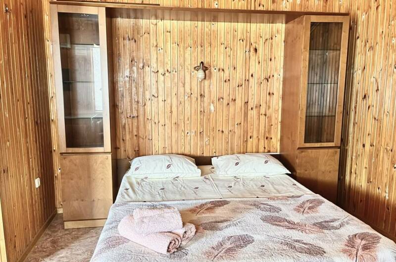 «Апартаменты с двумя спальнями и кухней»