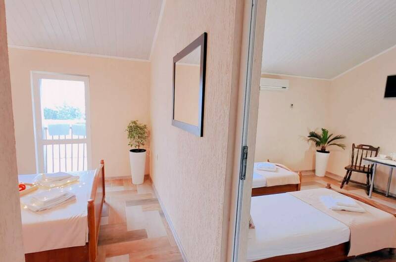 2-х комнатный 4-х местный с французким балконом