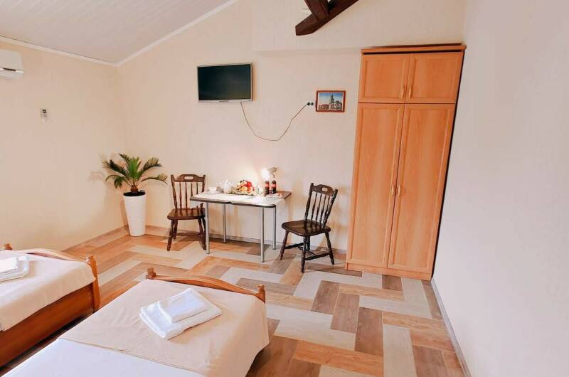 2-х комнатный 4-х местный с французким балконом