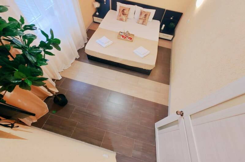 Евро 3-шка с собственной террасой 8 мест