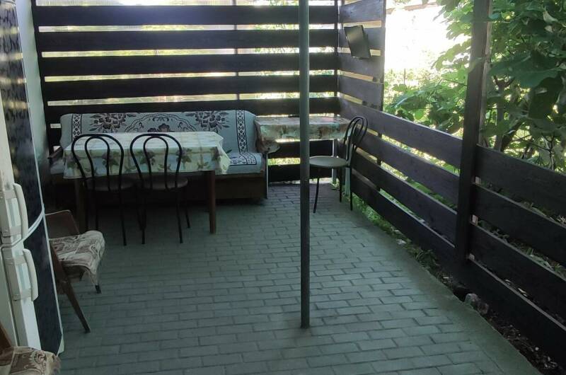 Двухкомнатный с кухней, санузлом, открыто верандой