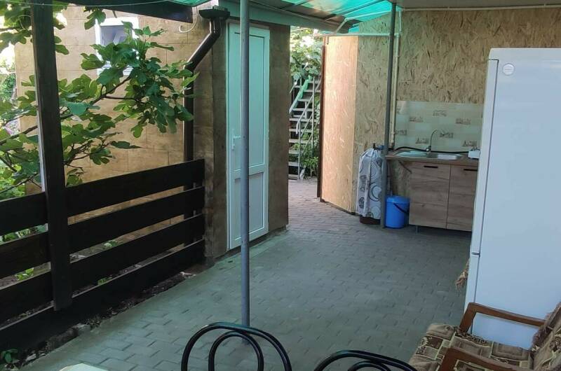 Двухкомнатный с кухней, санузлом, открыто верандой