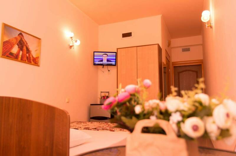 Стандартный трехместный номер с террасой