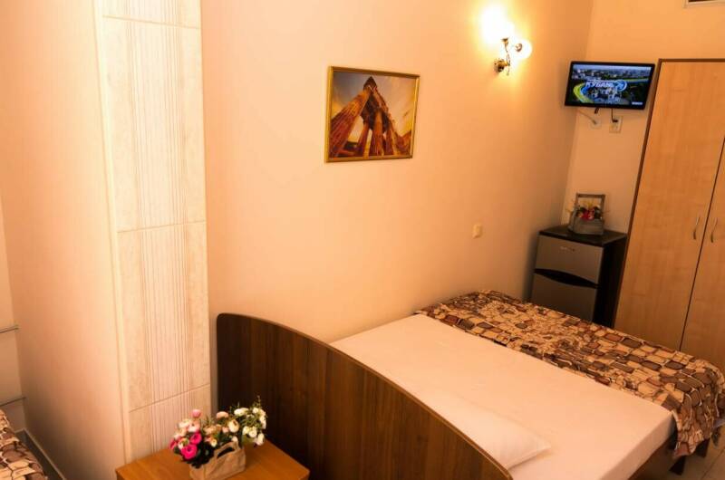 Стандартный трехместный номер с террасой