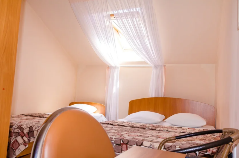 Стандартный трехместный номер (мансарда)