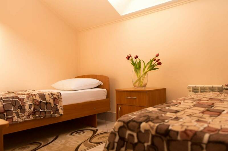 Стандартный трехместный номер (мансарда)