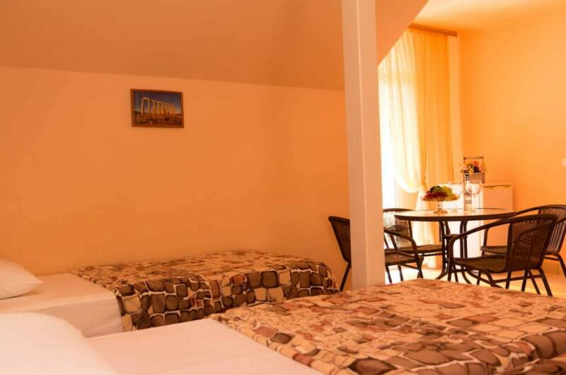 Стандартный четырехместный номер с балконом