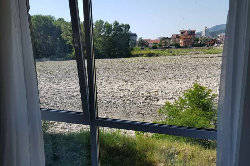 2х-3х местный 18 м² № 4 окно на реку