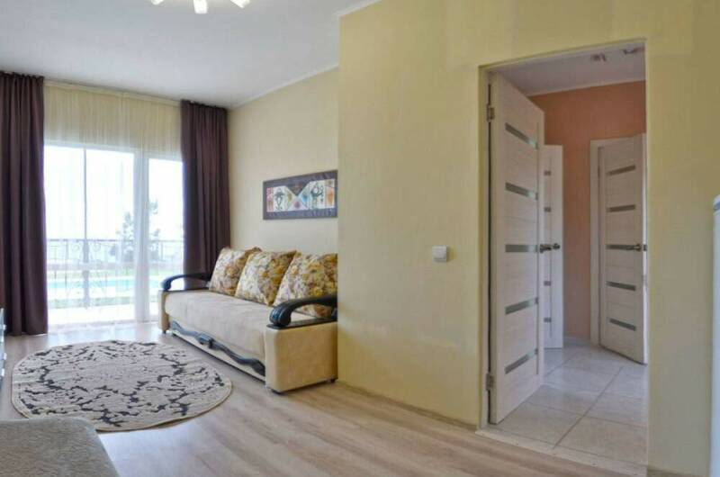 Домик с террасой и видом на море