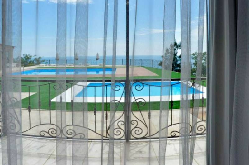 Домик с террасой и видом на море