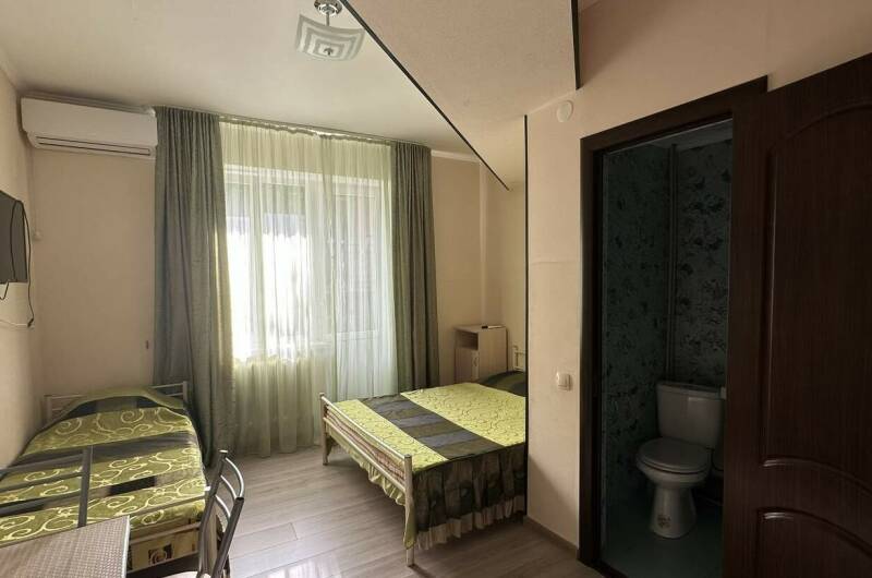 3-х местный номер с балконом (2−4 этаж)