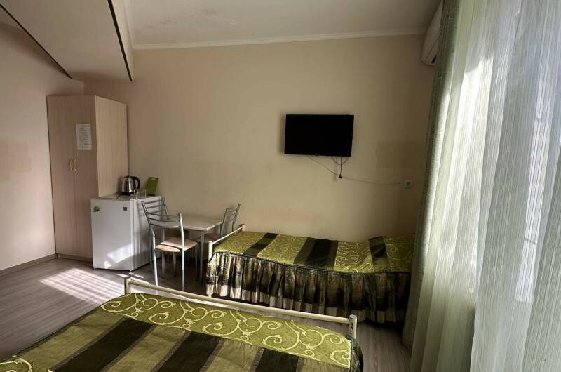 3-х местный номер с балконом (2−4 этаж)