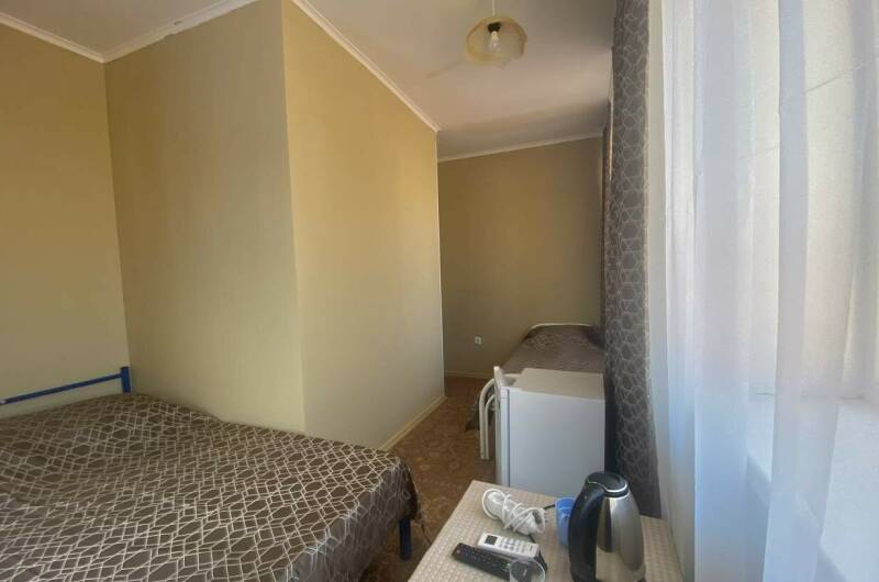 3-х местный номер с балконом (2−4 этаж)