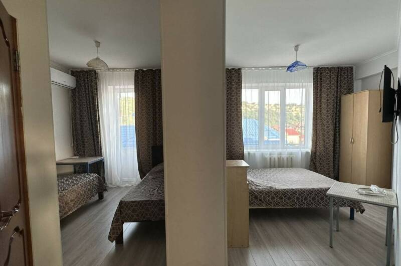 Семейный 4хм номер с перегородкой и балконом