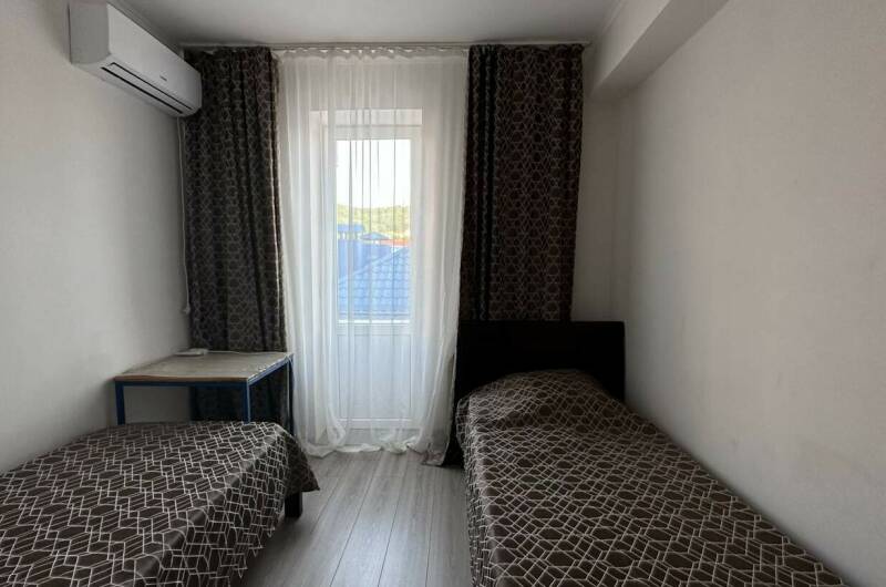 Семейный 4хм номер с перегородкой и балконом