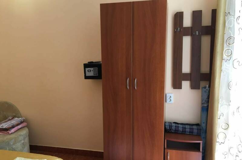 Комната с кухней и беседкой 1-й этаж