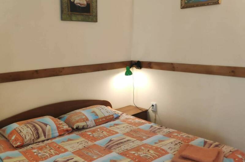 Трехместная комната с кухонным уголком и беседкой