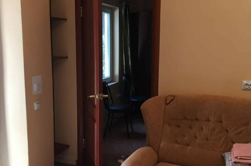 Комната с отдельной кухней и личной беседкой