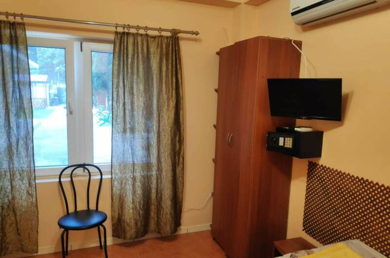 Комната с отдельной кухней и личной беседкой