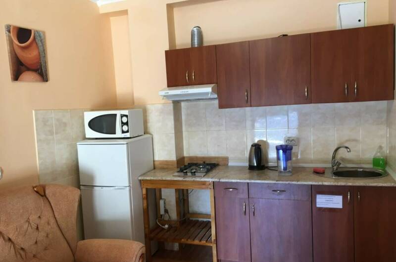 Комната с отдельной кухней и личной беседкой