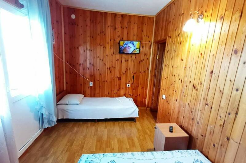 3-х и 2х местный семейный номер на втором этаже