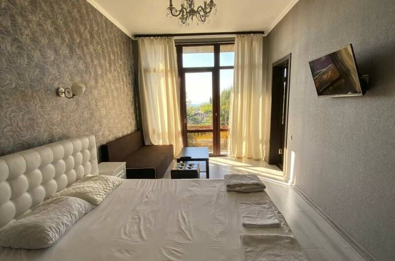 «Люкс» 2-х местный, номер с балконом