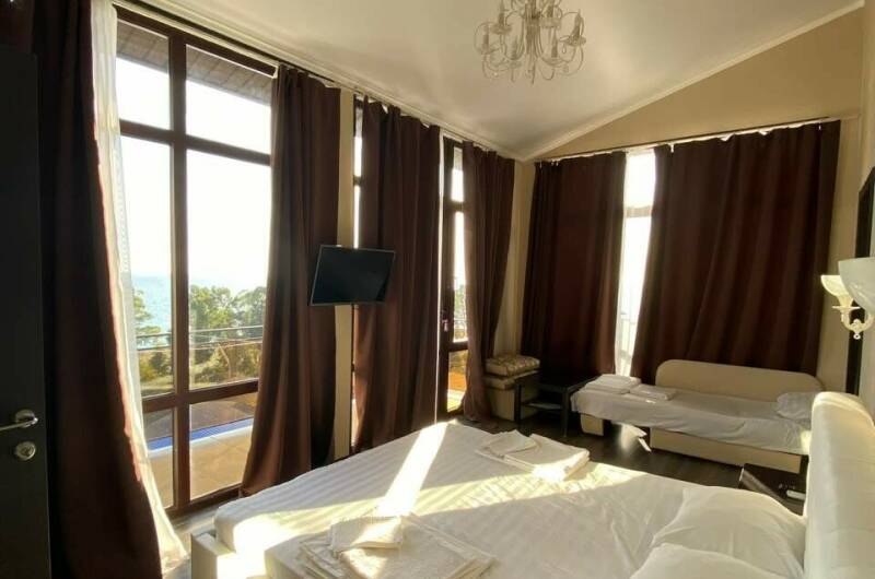 «Люкс» 2-х местный, номер с балконом