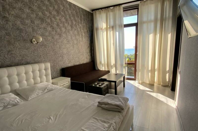 «Люкс» 2-х местный, номер с балконом