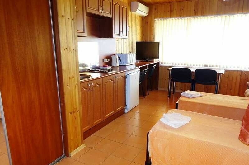 Двухкомнатный номер с видом на море и балконом