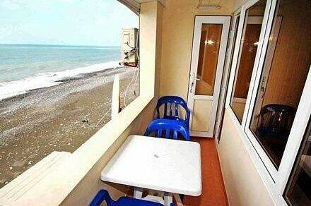 Двухкомнатный номер с видом на море и балконом