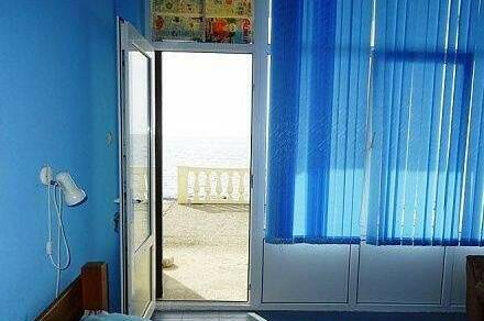 Номер на 1ом этаже с видом на море и кухней своей