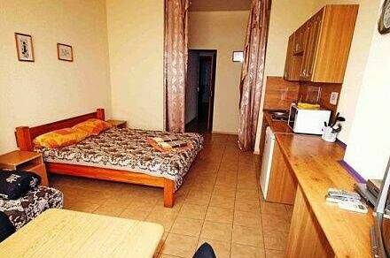 Двухкомнатный номер на втором этаже с кухней своей