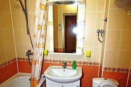 Двухкомнатный номер на втором этаже с кухней своей