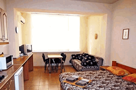 Двухкомнатный номер на втором этаже с кухней своей