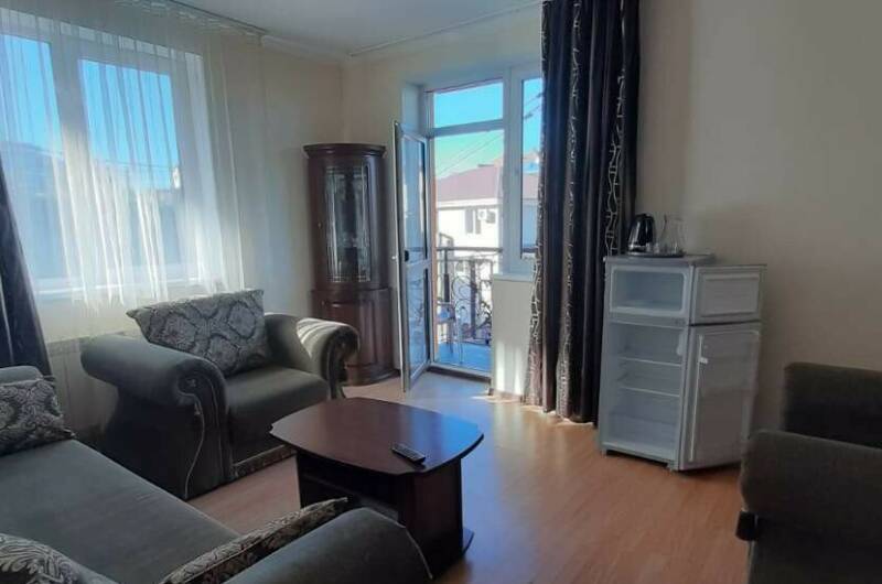 4-х местный 2-х комнатный номер «Люкс» с балконом