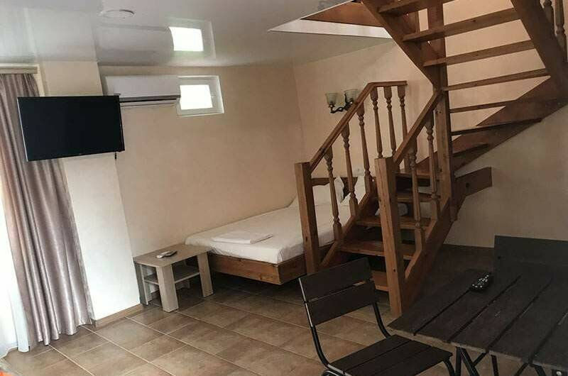 Двухуровневый номер без вида на море