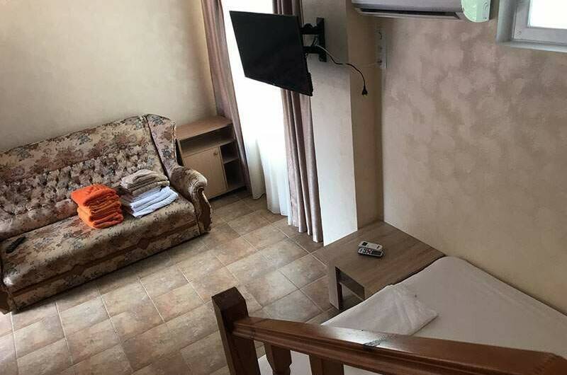 Двухуровневый номер без вида на море